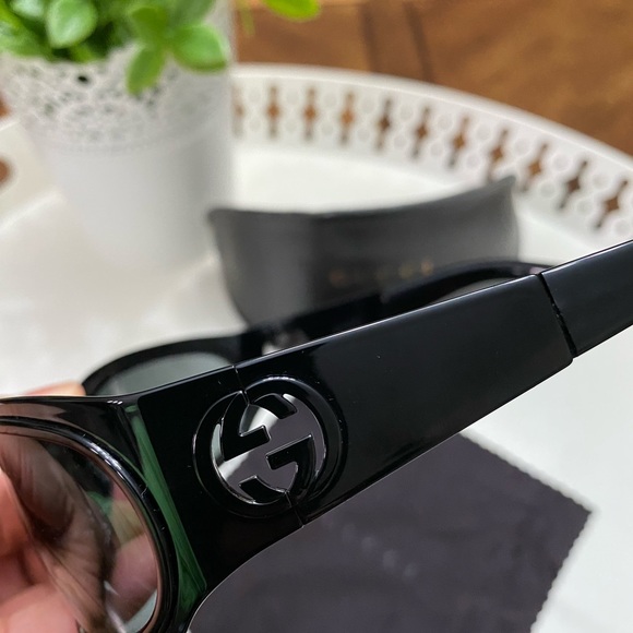 Gucci Sunglasses - Picture 3 of 4